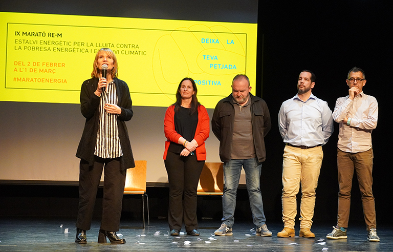 L'alcaldessa i altres membres del consistori, a l'acte final de la Marató