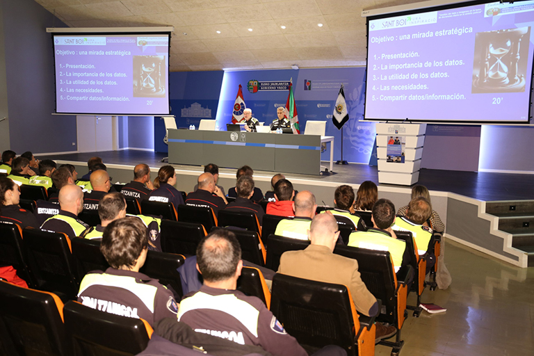 Responsables de la Policia Local de Sant Boi, a una trobada sobre seguretat al País Basc