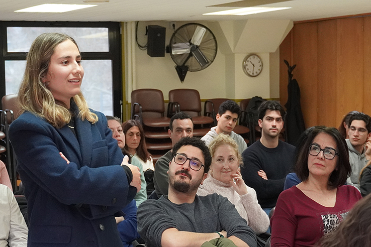 Persones joves, a l'acte de benvinguda del programa Treball als Barris