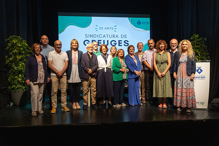 Foto de grup al final de l'acte commemoratiu