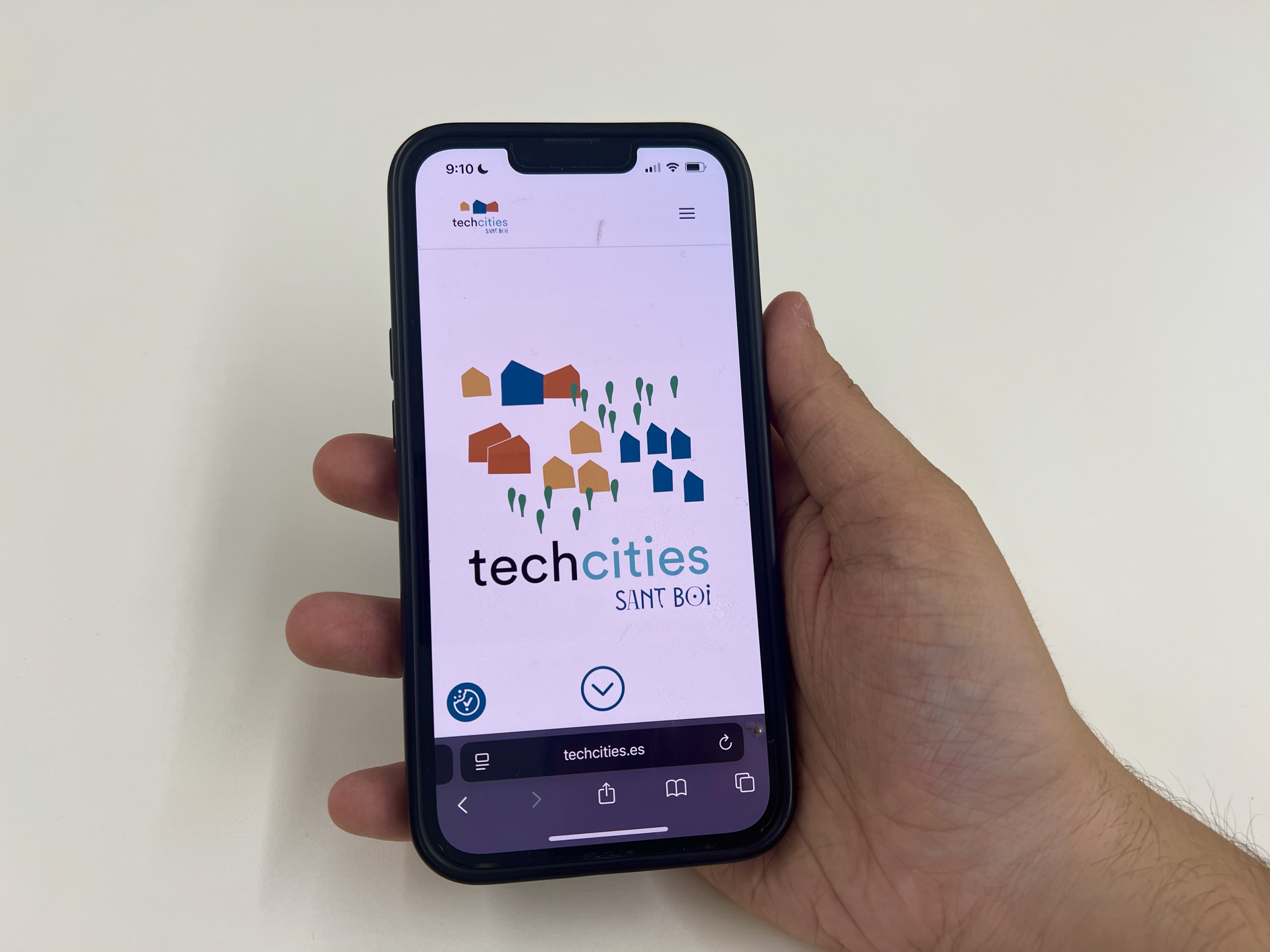 La pàgina web de Techcities, a un mòbil