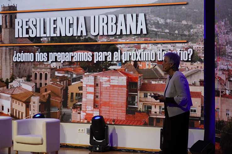La periodista Milagros Pérez Oliva ha presentat l'acte