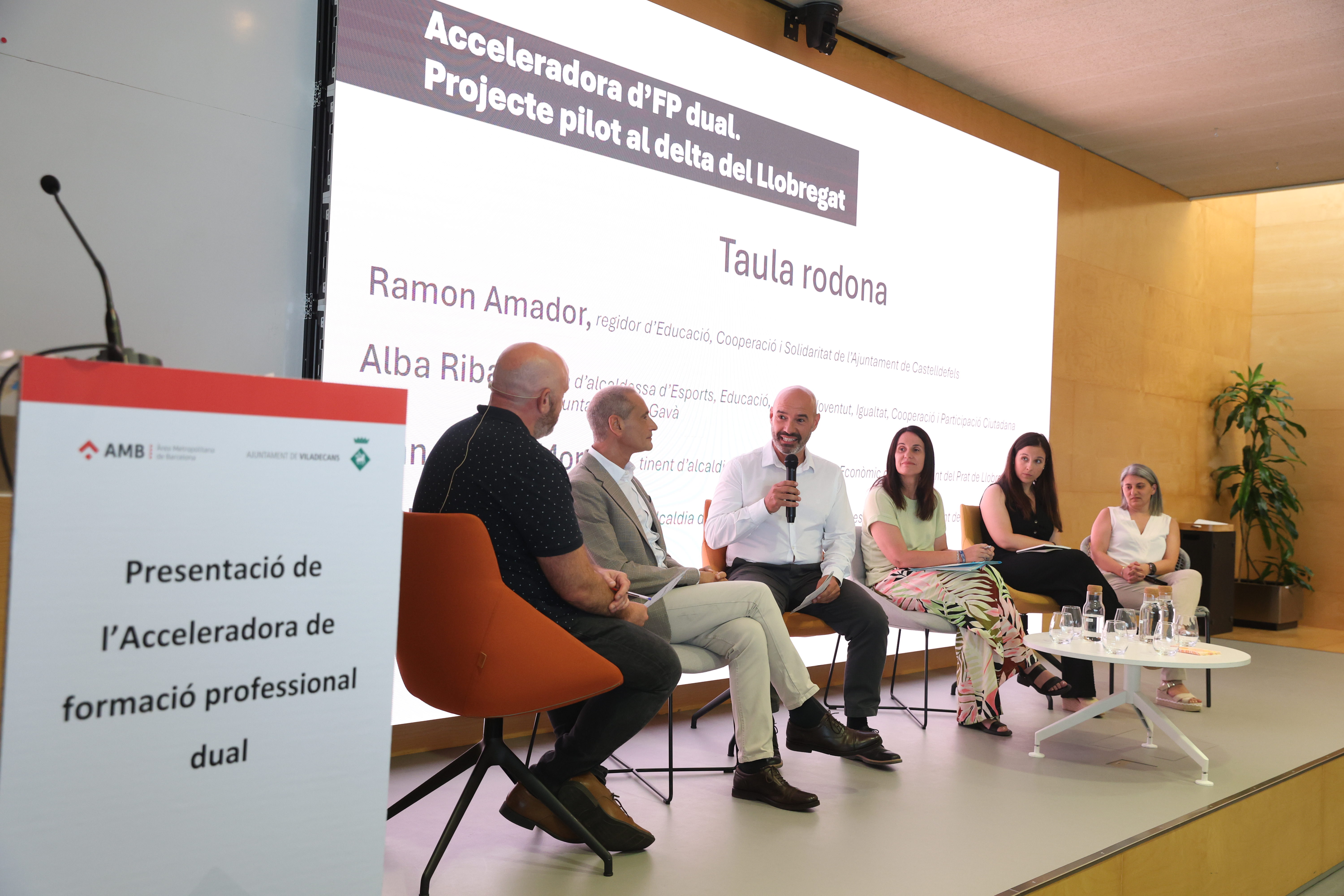 Taula rodona presentació Acceleradora FP Dual