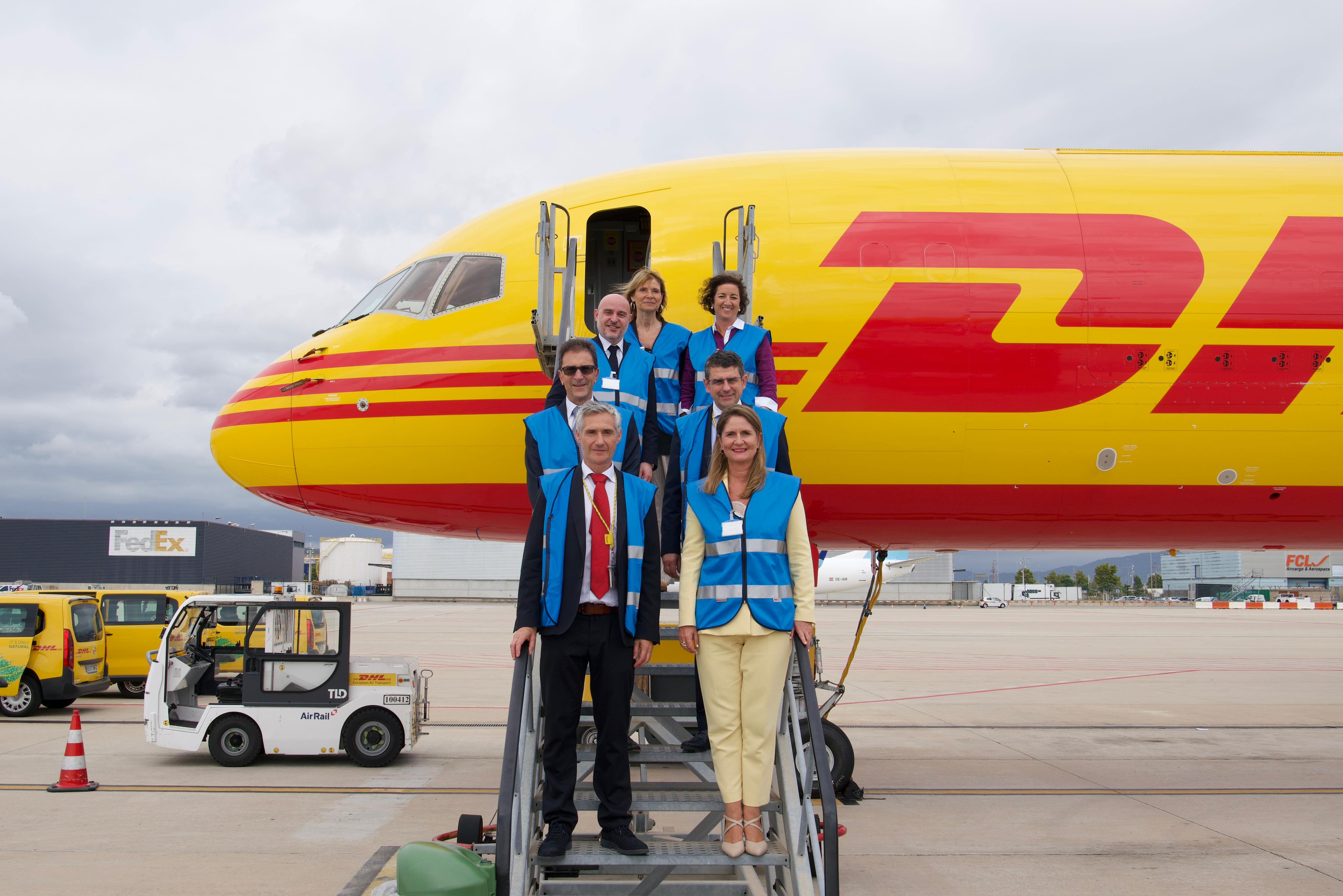 Les instal·lacions estan al costat de les pistes de l'aeroport