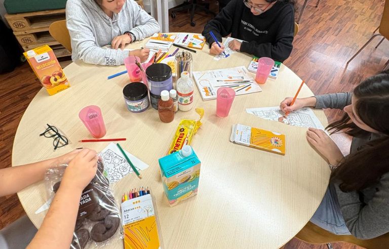 Berenar comunitari per a joves