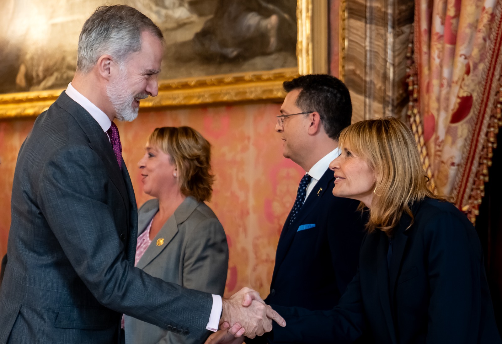 S. M. el Rei Felip VI saluda l'alcaldessa, Lluïsa Moret