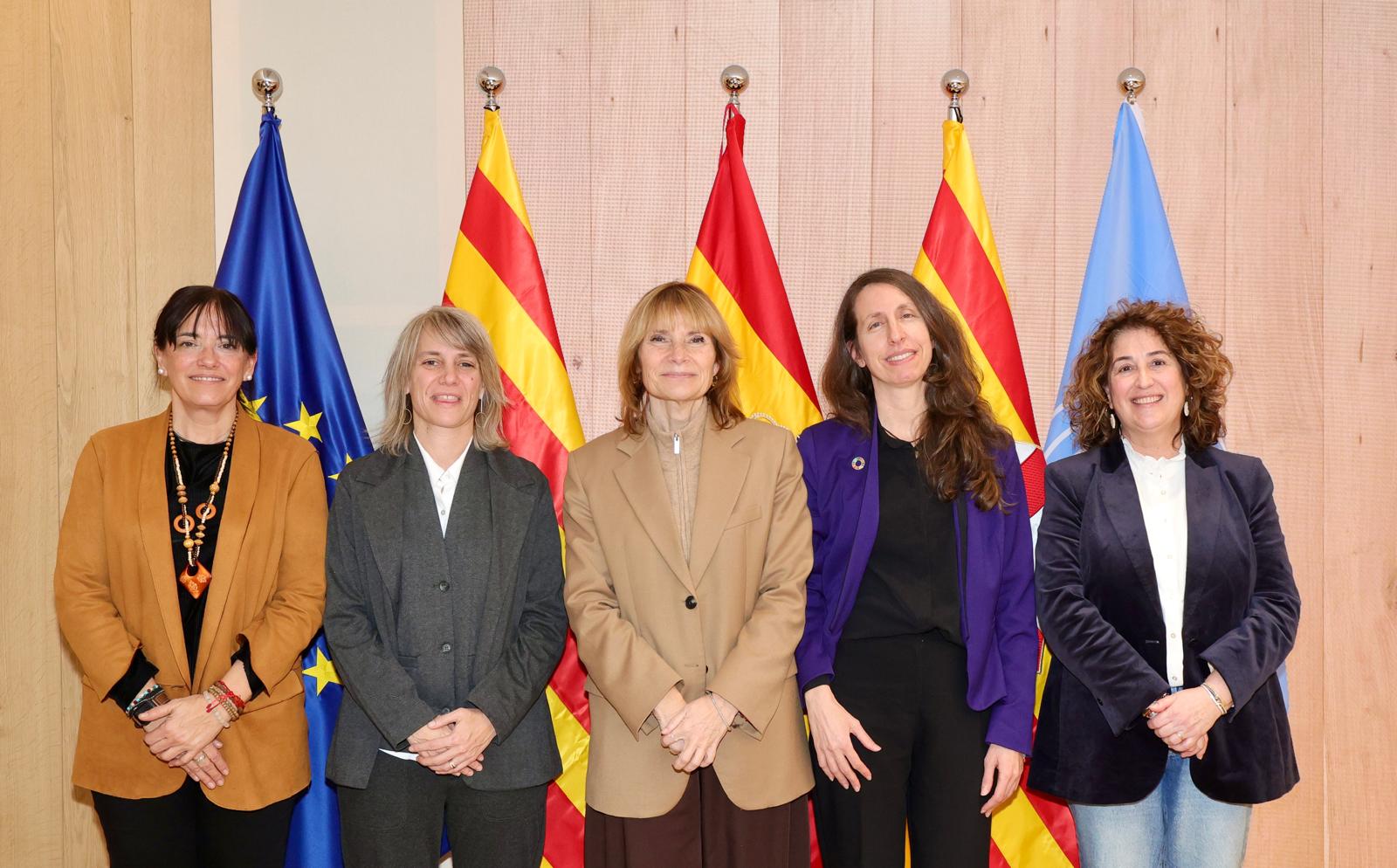 L'alcaldessa, amb la resta de signants de l'acord