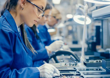 dona en sector tecnològic