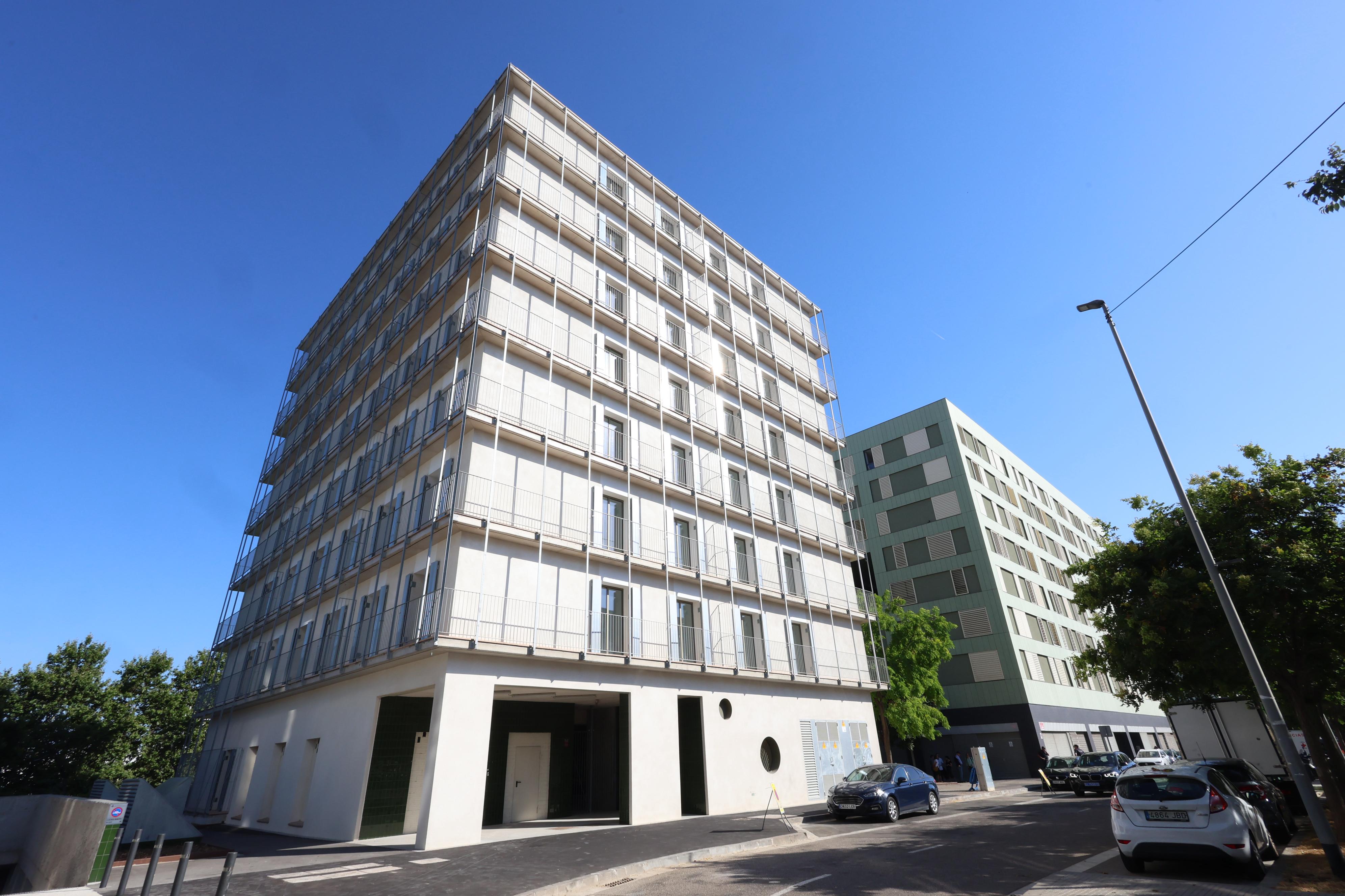 L'edifici està a la zona del Saló Central
