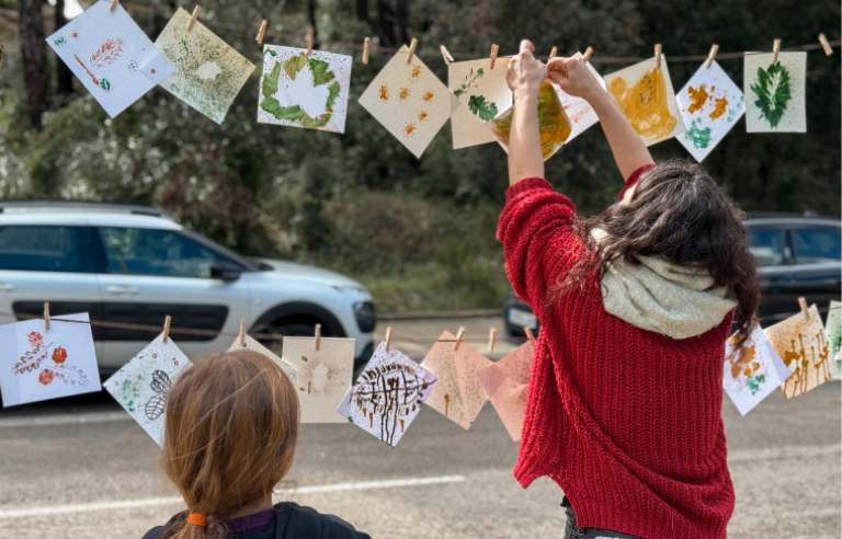 Jugatecambiental: Dibuixem amb la llum i la cúrcuma