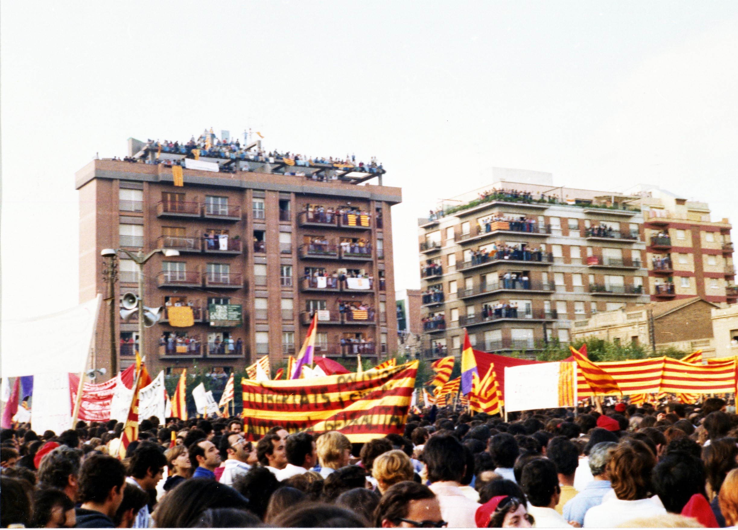 La plaça de Catalunya, durant la Diada de 1976