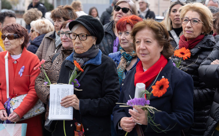 Persones assistents ofrena foral 8m