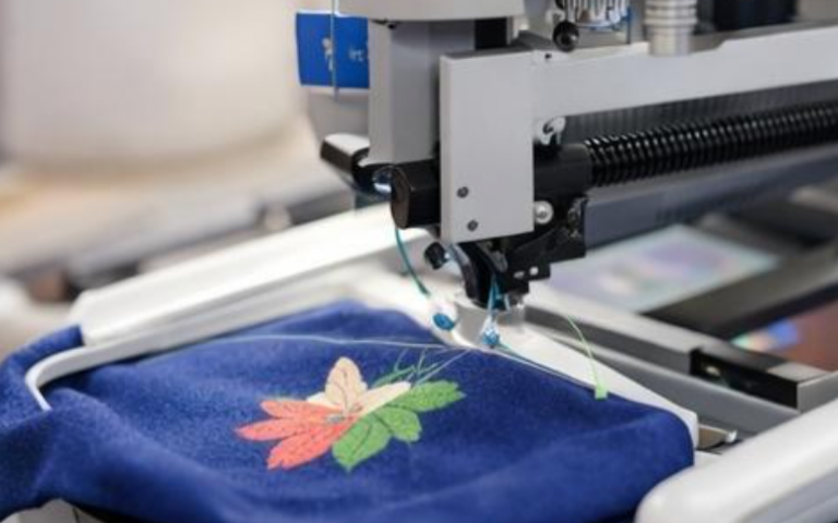 Brodadora digital i màquina de cosir