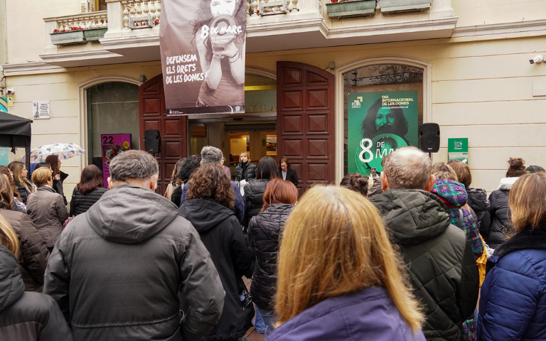 persones assistents lectura de manifest 8m