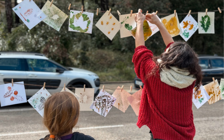 Jugatecambiental: Dibuixem amb la llum i la cúrcuma