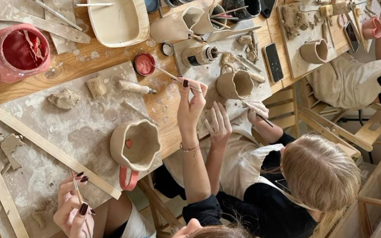 Taller de ceràmica per a joves