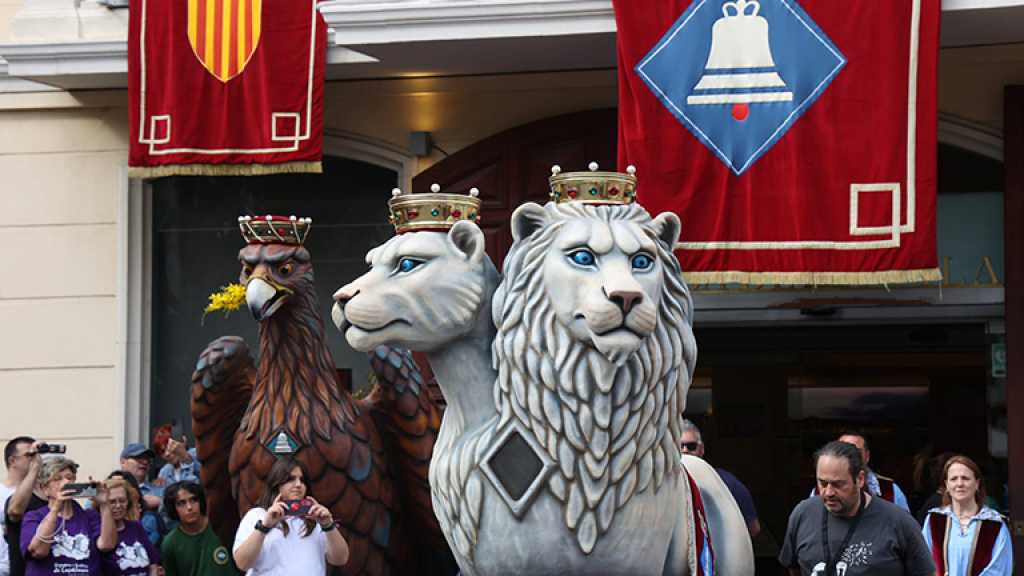 Li Lleoni es van unir a l'Àliga com a membres del bestiari de la ciutat