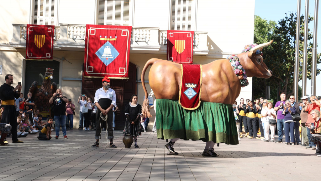 El bou és el tercer animal del bestiari institucional de Sant Boi