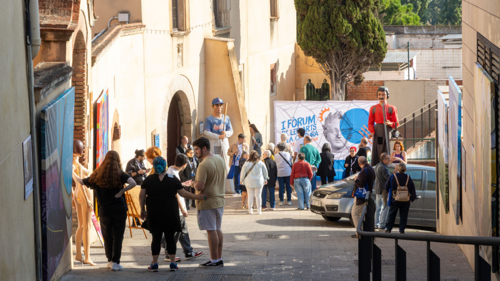 Exposicions d'art al carrer de l'Hospital