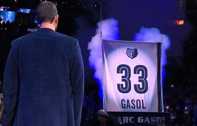 Marc Gasol durant la cerimònia de retirada de samarreta. Font: NBA_spain
