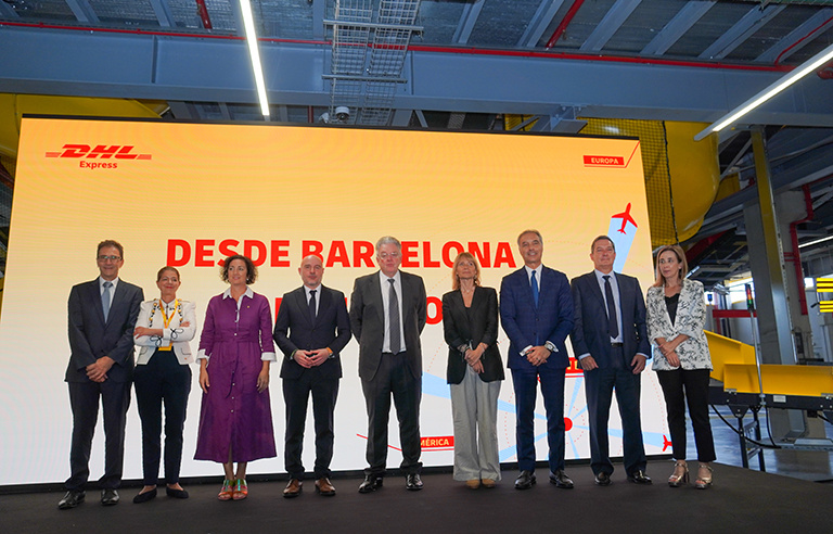 Autoritats participants a l'acte d'inauguració