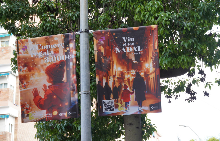 Banderoles anunciadores de la campanya del Nadal a Sant Boi